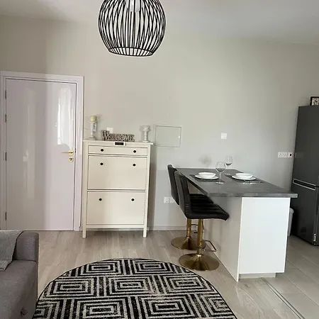 Apartment Cozy By The Sea